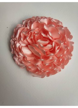 Ръчно изработена роза от сатен цвят Праскова за украса на коса